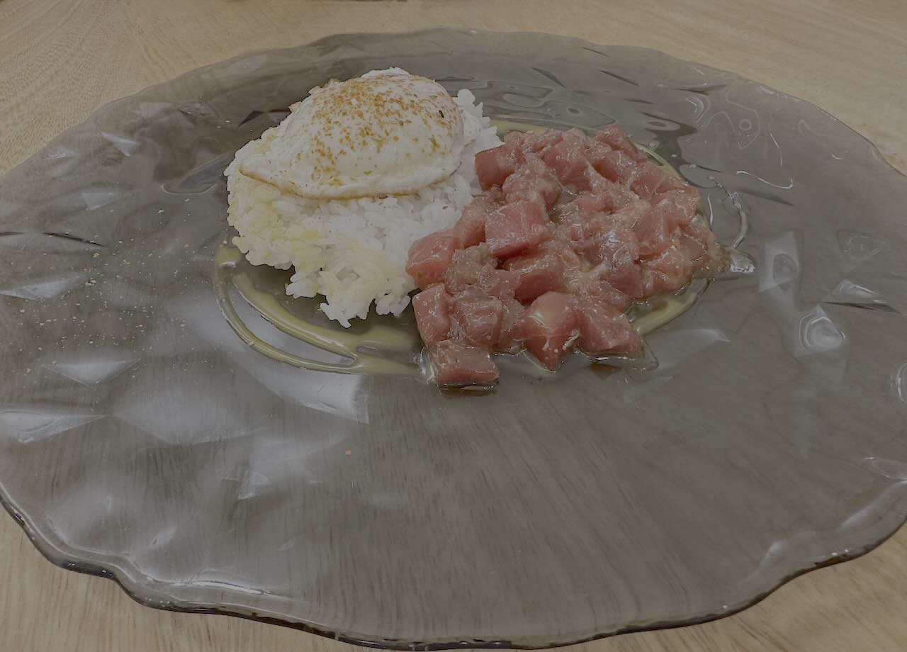 Antídoto Laredo Cantabria - Tartar de atún rojo Balfegó con arroz de sushi y huevo a baja temperatura