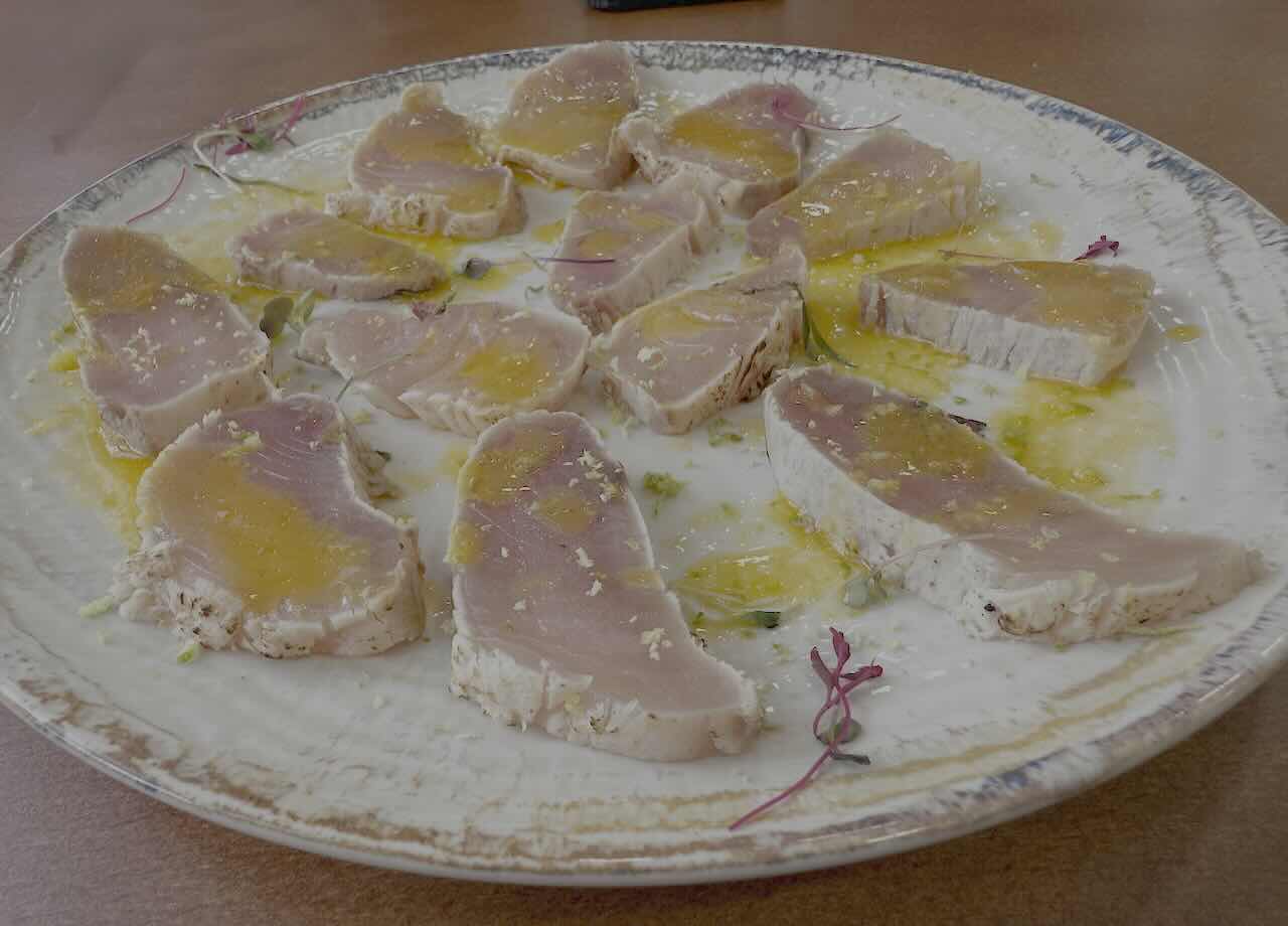 El Chef del Bonito San Miguel de Meruelo Cantabria - Bonito curado con vinagreta de maracuyá y ají amarillo