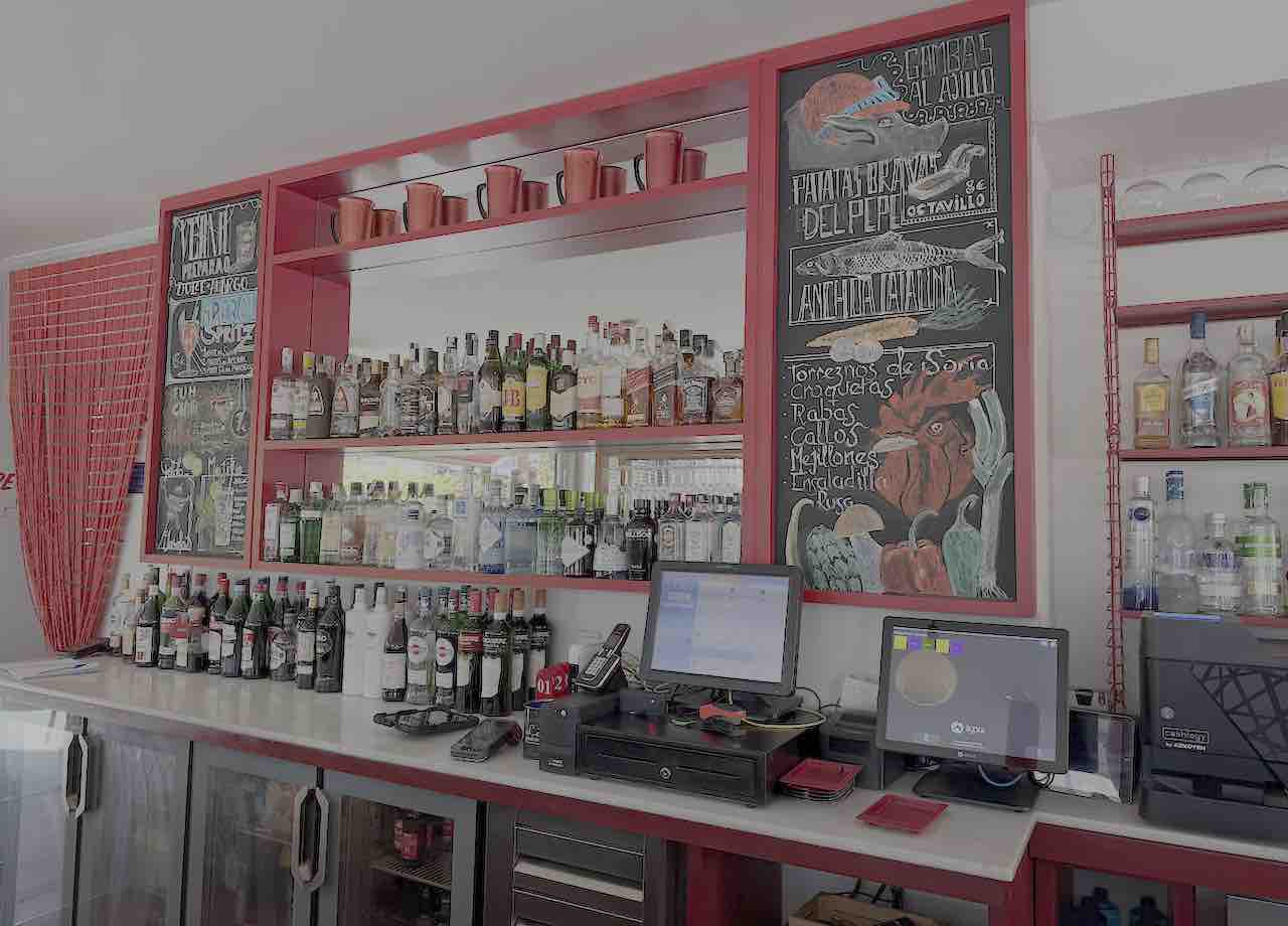 Barra del Bar Pepe en Somo (Ribamontán al Mar, Cantabria)