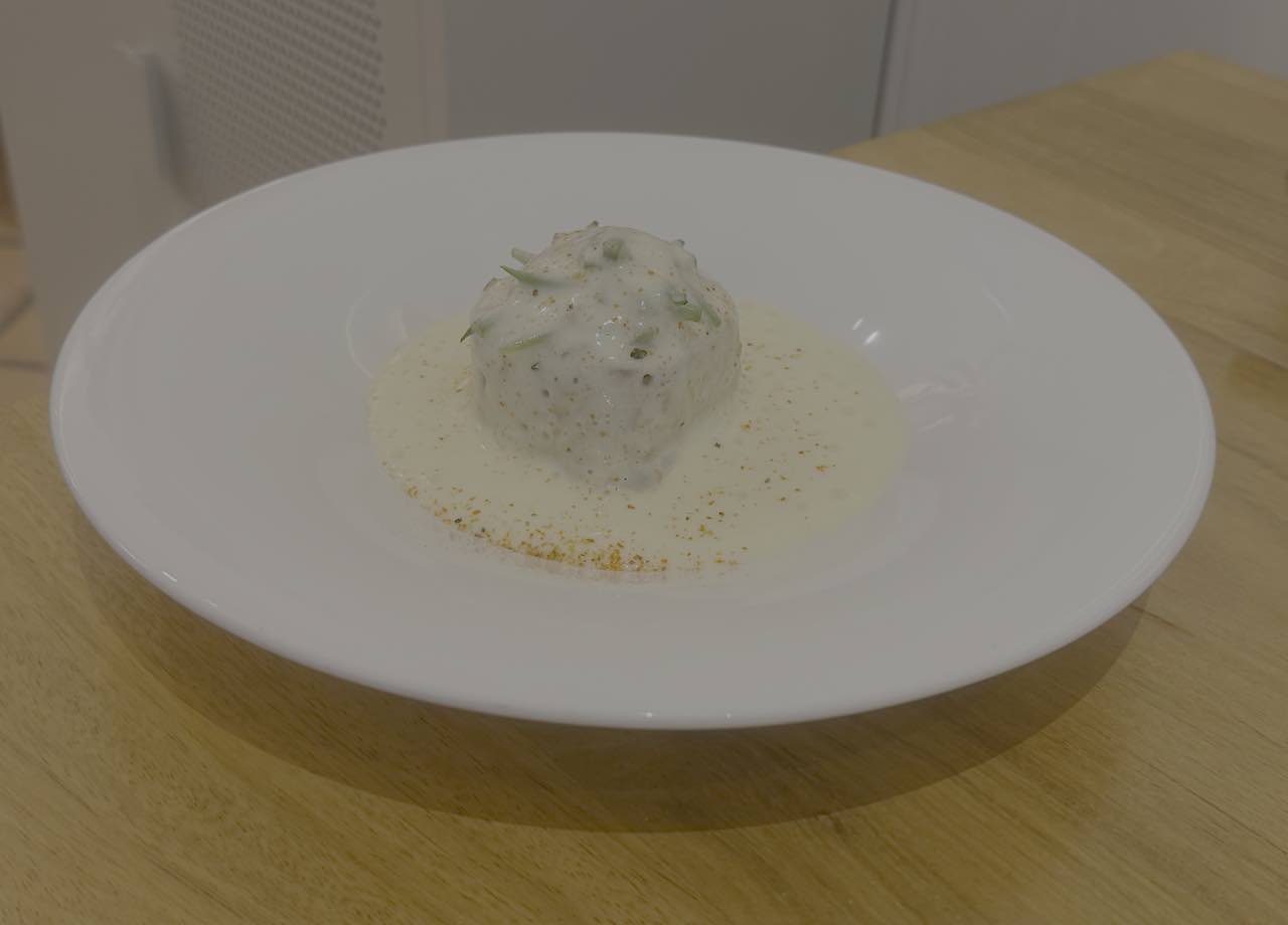 Cordero deshuesado con parmentier y kimuchi del restaurante Antídoto en Laredo, Cantabria