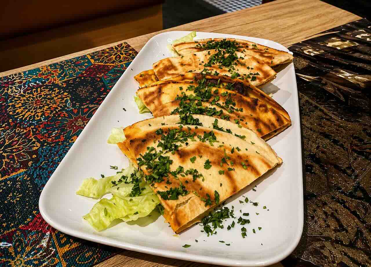 Arayes de kofta de La Mano de Fátima en Santander, Cantabria