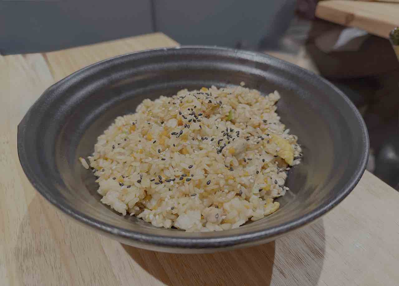 Gomoku Yakimeshi de Bokoto Japanese Sushi Club en la calle Portales de Logroño, restaurante japonés contemporáneo