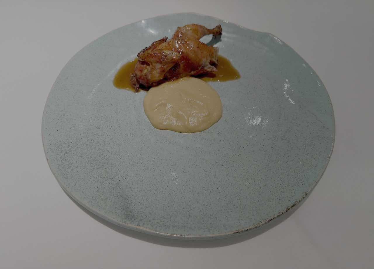 Codorniz de maíz rellena de foie, celeri asado y jugo de ave · Restaurante Juan Carlos Ferrando · Logroño · La Rioja