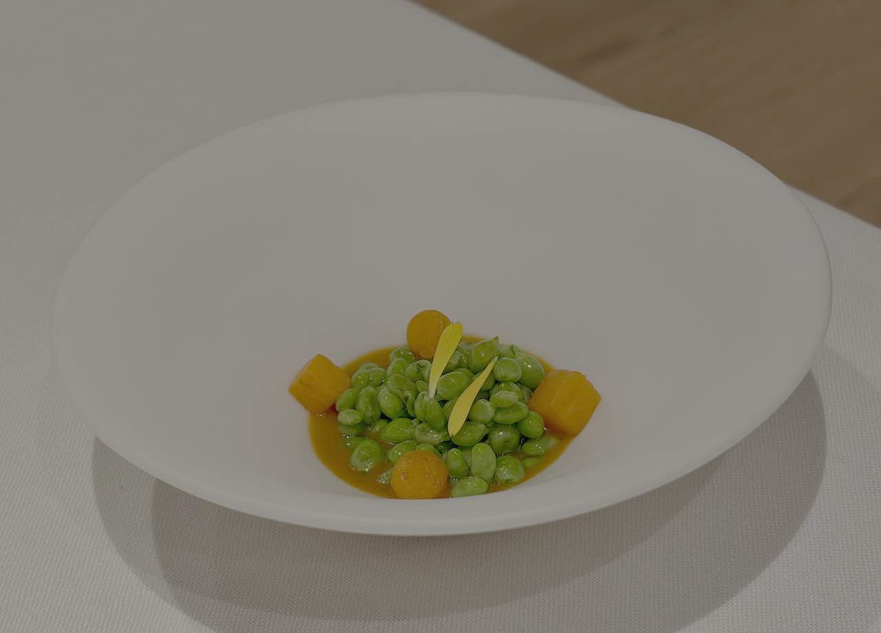 Guisantes lágrima y Tartar de carabinero y viche del restaurante Ikaro* en Logroño, La Rioja