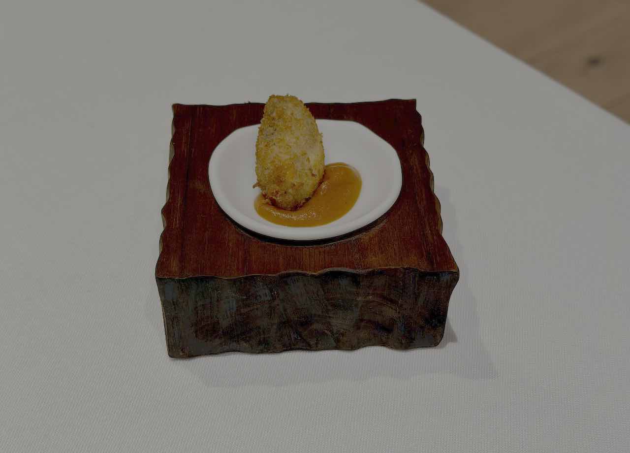 Mejillones tigre con tomate de árbol del restaurante Ikaro* en Logroño, La Rioja