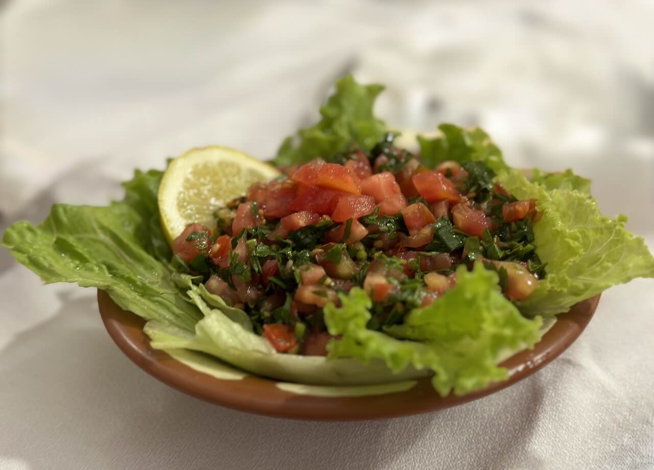 Ensalada árabe del restaurante El Líbano en Santa Cruz de Tenerife, Islas Canarias