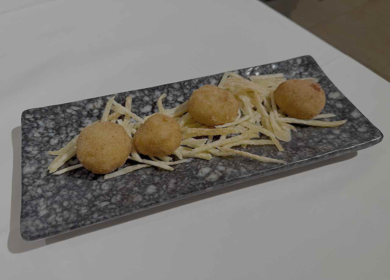 Croquetas de bogavante del restaurante Gelín en Nueva Montaña, Santander (Cantabria)
