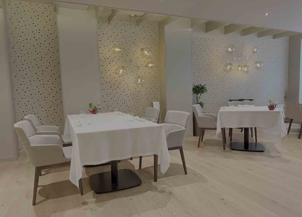 Comedor del restaurante Ikaro* en Logroño, La Rioja