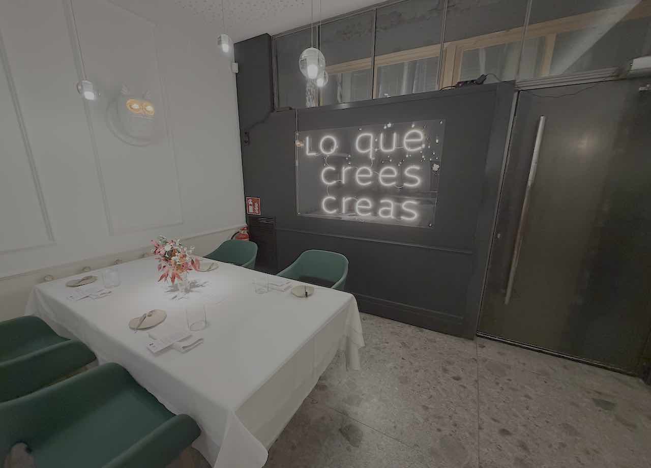 Comedor del restaurante Juan Carlos Ferrando en Logroño con cocina riojana contemporánea y servicio dirigido por Zuriñe Ortiz