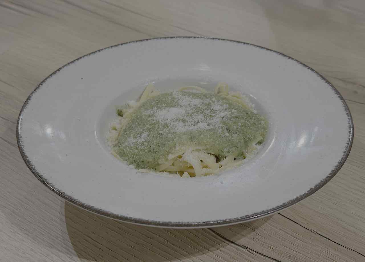 Pasta al pesto genovés del restaurante italiano Marcello en Santander, Cantabria
