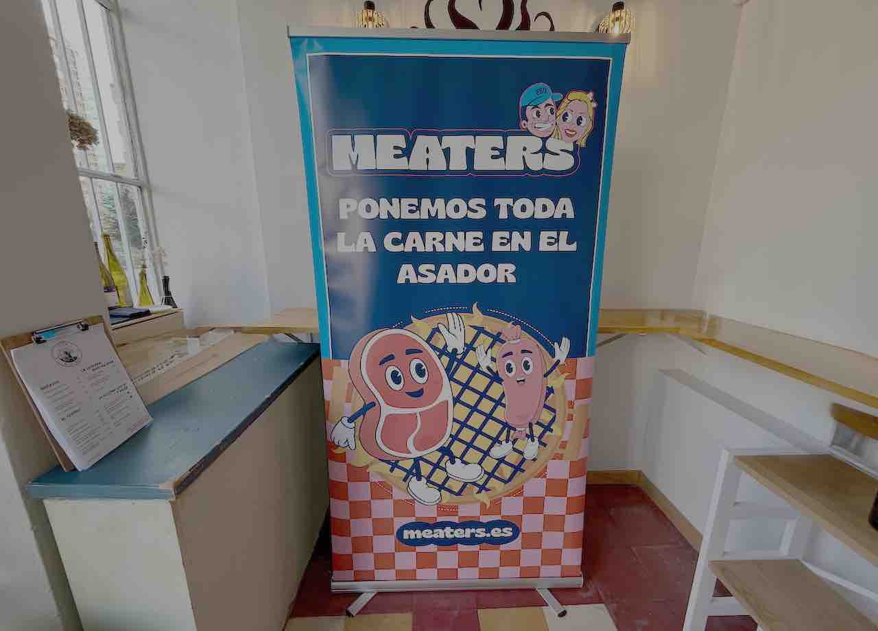Cartel de Meaters durante la presentación de El Wagyūco en Seña Wine Bar Santander