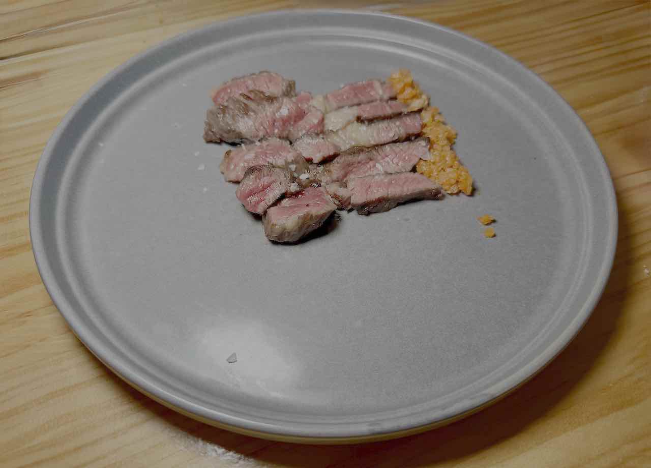 Filete de aguja de wagyū con kimchi de Villafufre de Meaters