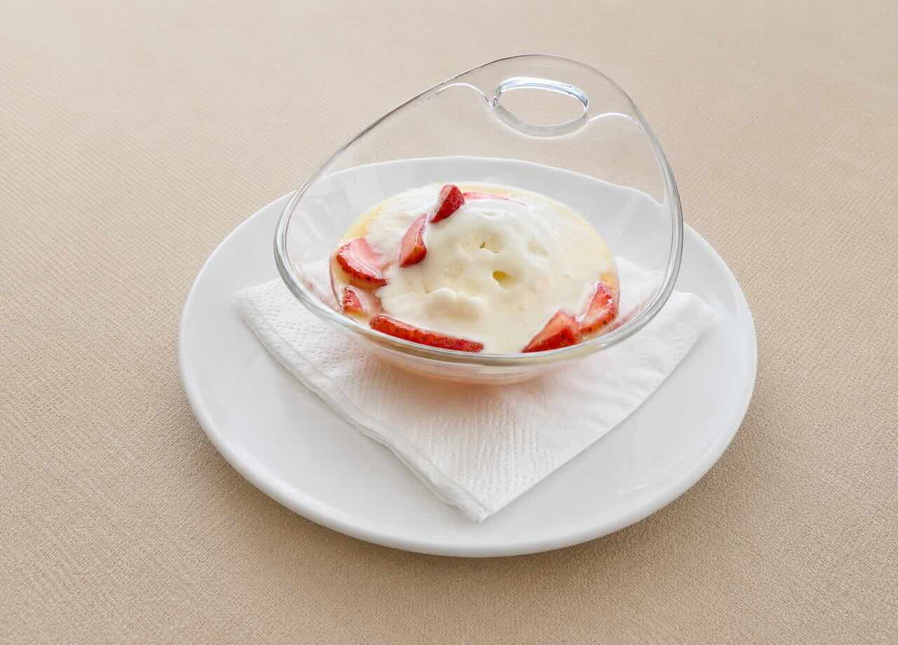 Helado con Fresas Lenteja Casa de Comidas Castro Urdiales