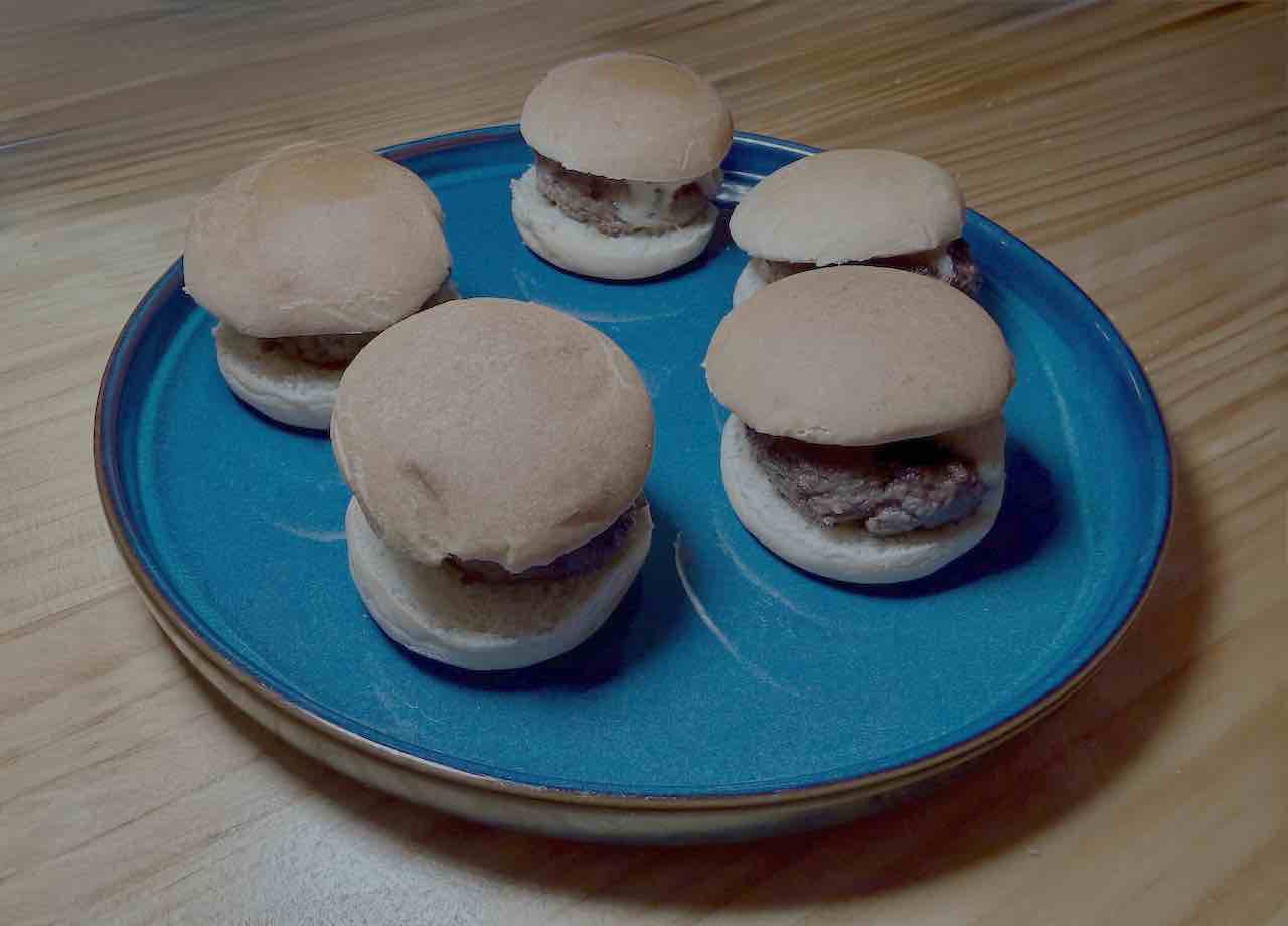 Mini burger de wagyū con quesuco de nata de Meaters