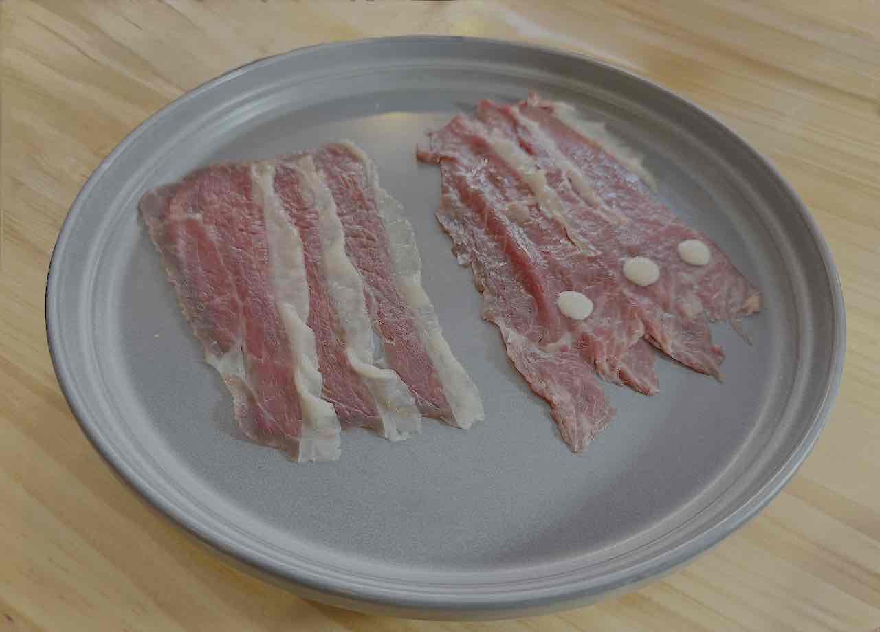 Picaña de wagyū curada con tonnato de anchoa de Santoña y garum de Meaters
