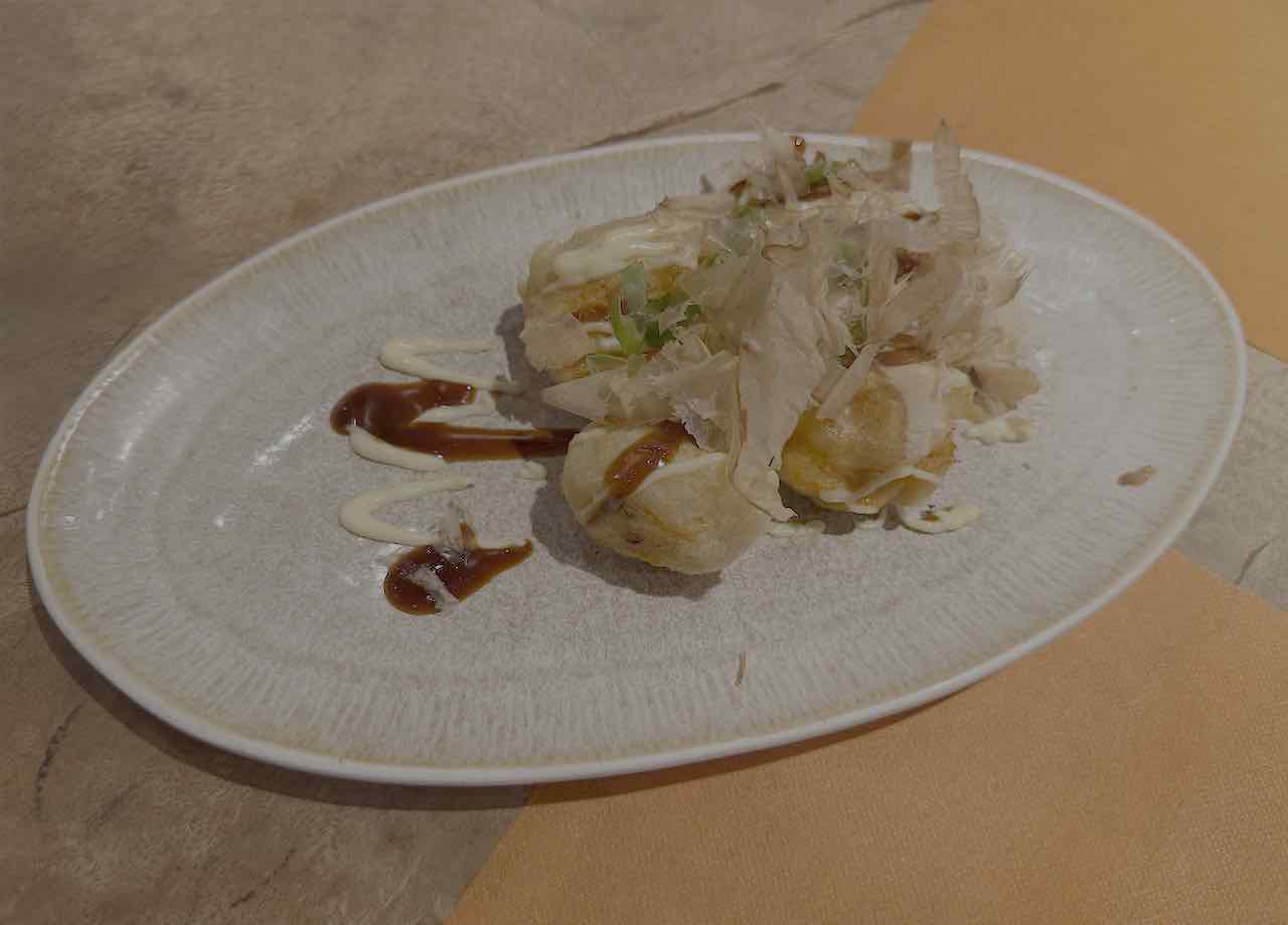 Takoyakis de gambas al ajillo en Olivetta Fusión Maliaño