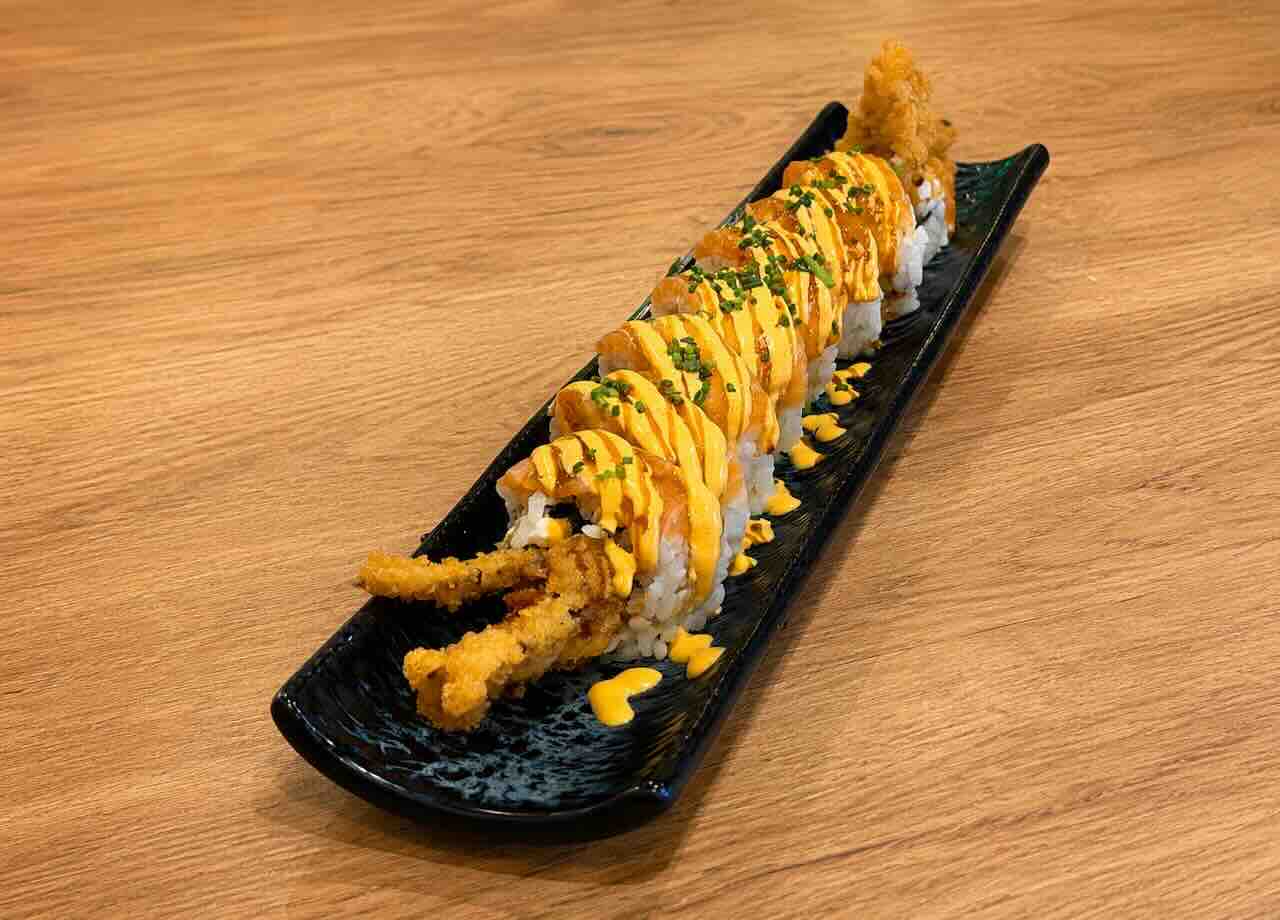 Uramaki de Cangrejo en Tempura UMAMI Street Food Somo