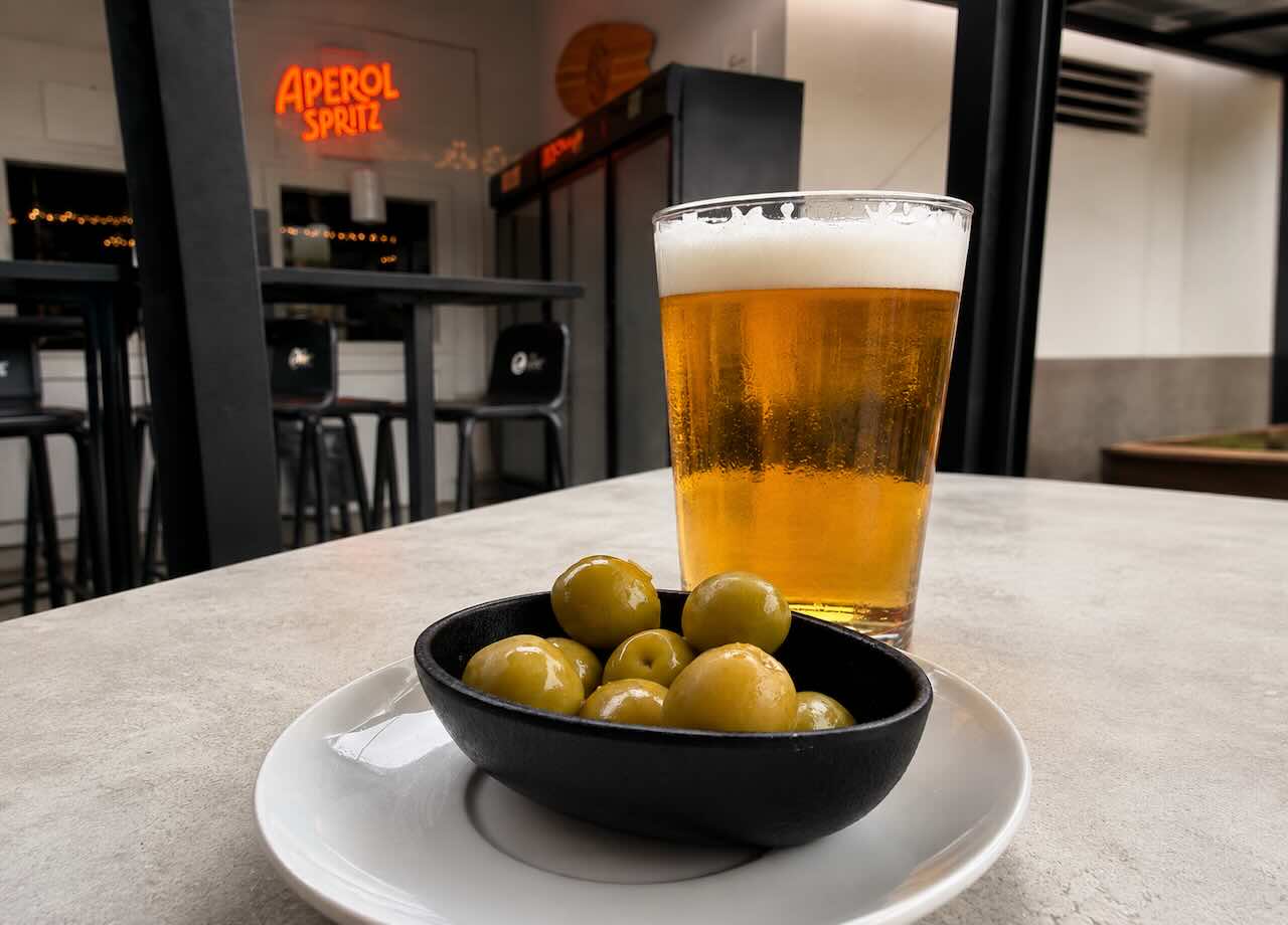 Cerveza y aceitunas El Chiringuito de Cuchía