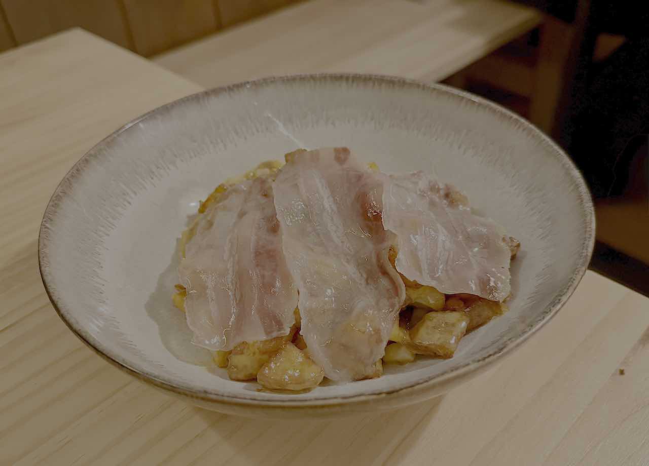 Patata con yema y panceta Casa Lucita