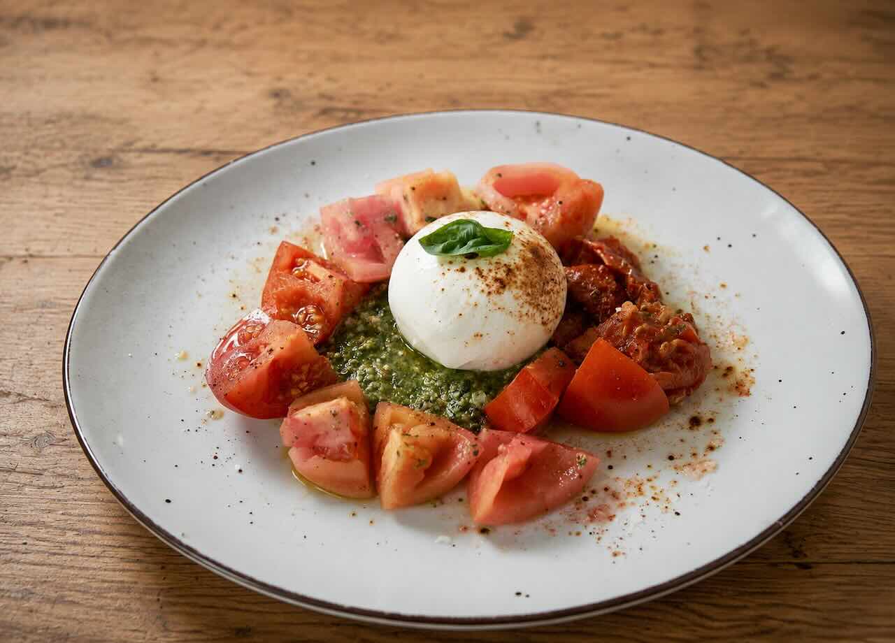 Burrata pasiega con tomates y pesto El Italiano Santander