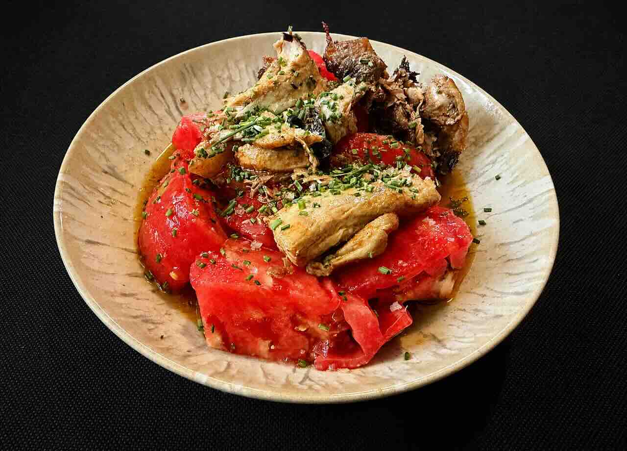 Tomate de Cueto con escabeche de bonito de temporada en La Nuncia by Sergio Toca