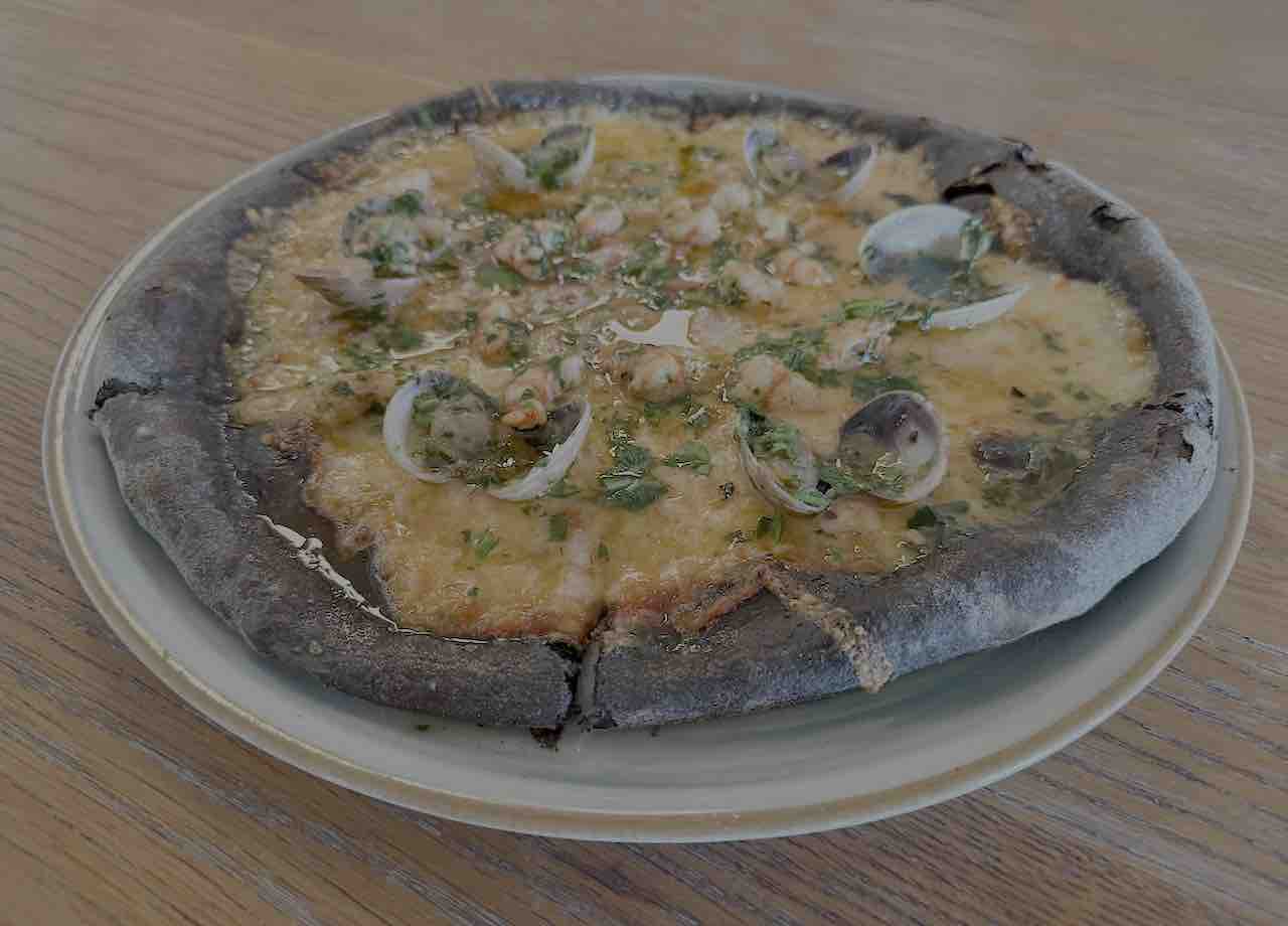 Pizza Nera de El Italiano Santander