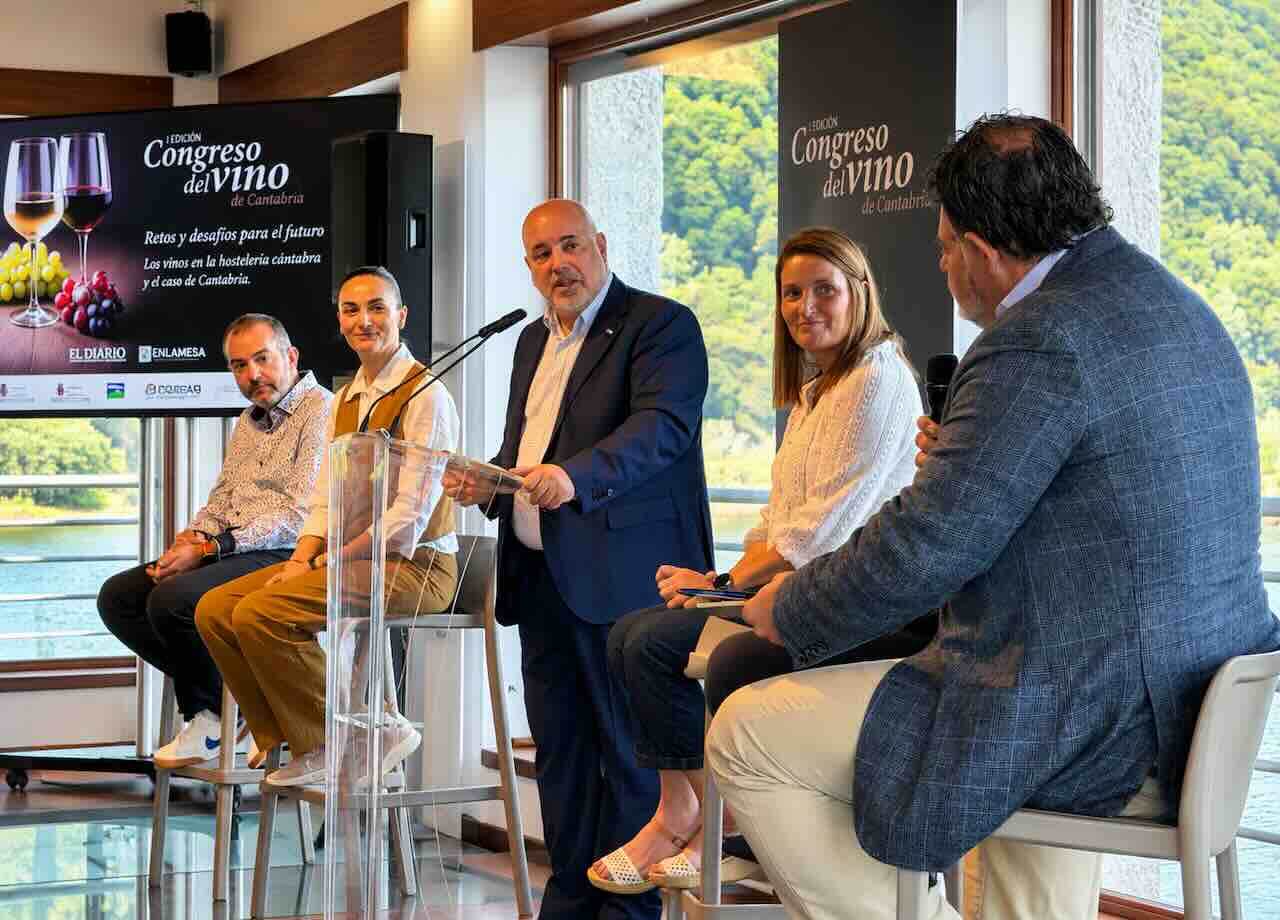 Ponentes sobre el vino cántabro y la hostelería en el I Congreso del Vino de Cantabria