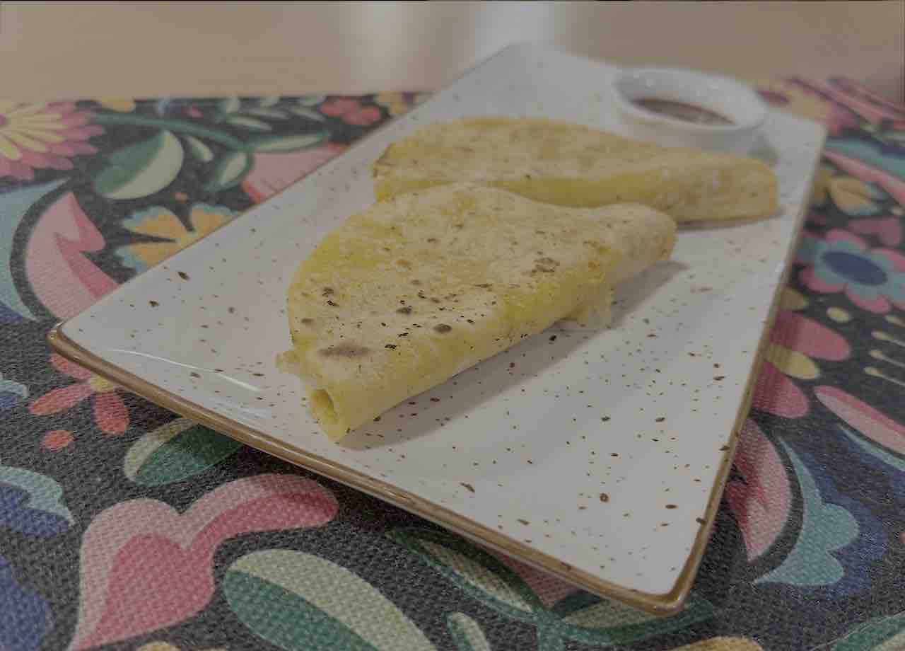 Tacos gobernador de gambas y queso