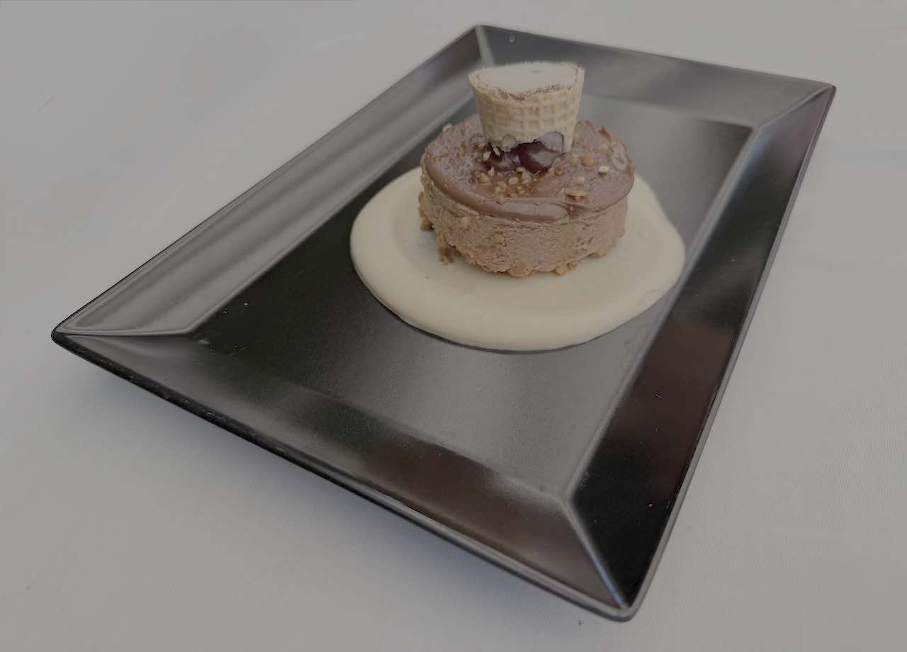 Pastel de Ferrero Rocher con mousse de Baileys de El Palacio en Torrelavega