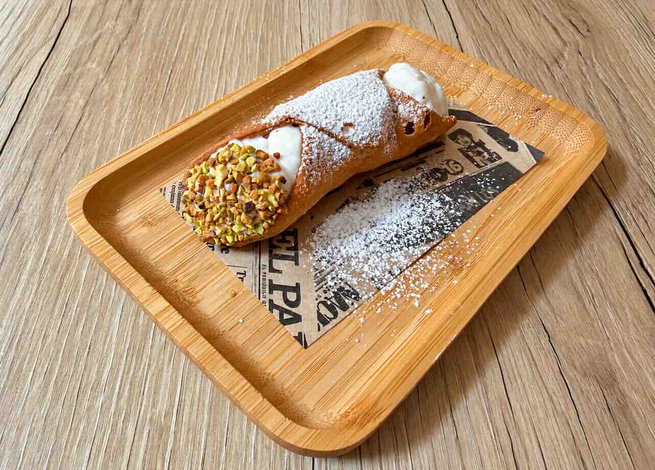 Cannolo siciliano en Nenét Bistrot Santander