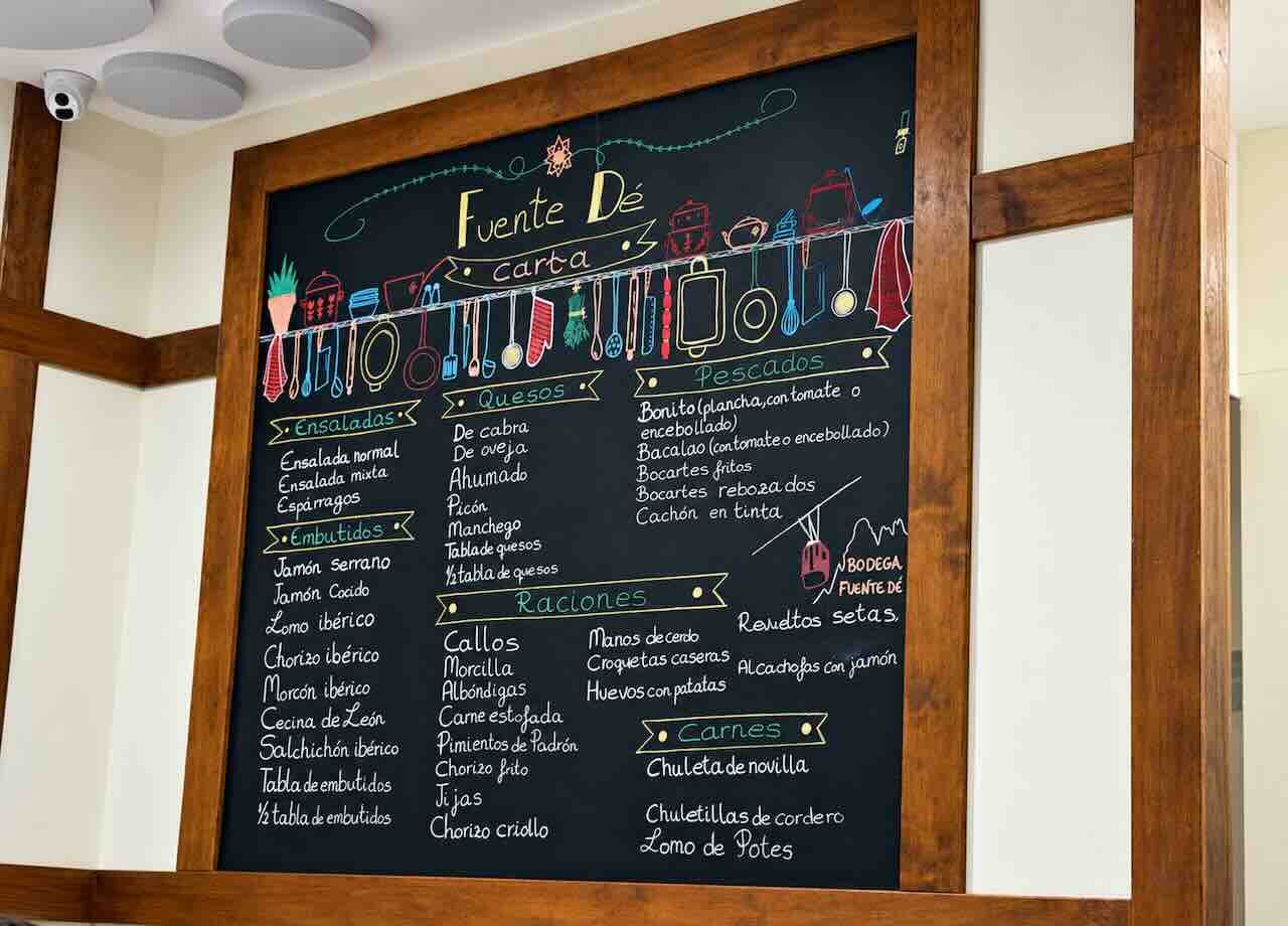 Carta en pizarra de Bodega Fuente Dé en Santander