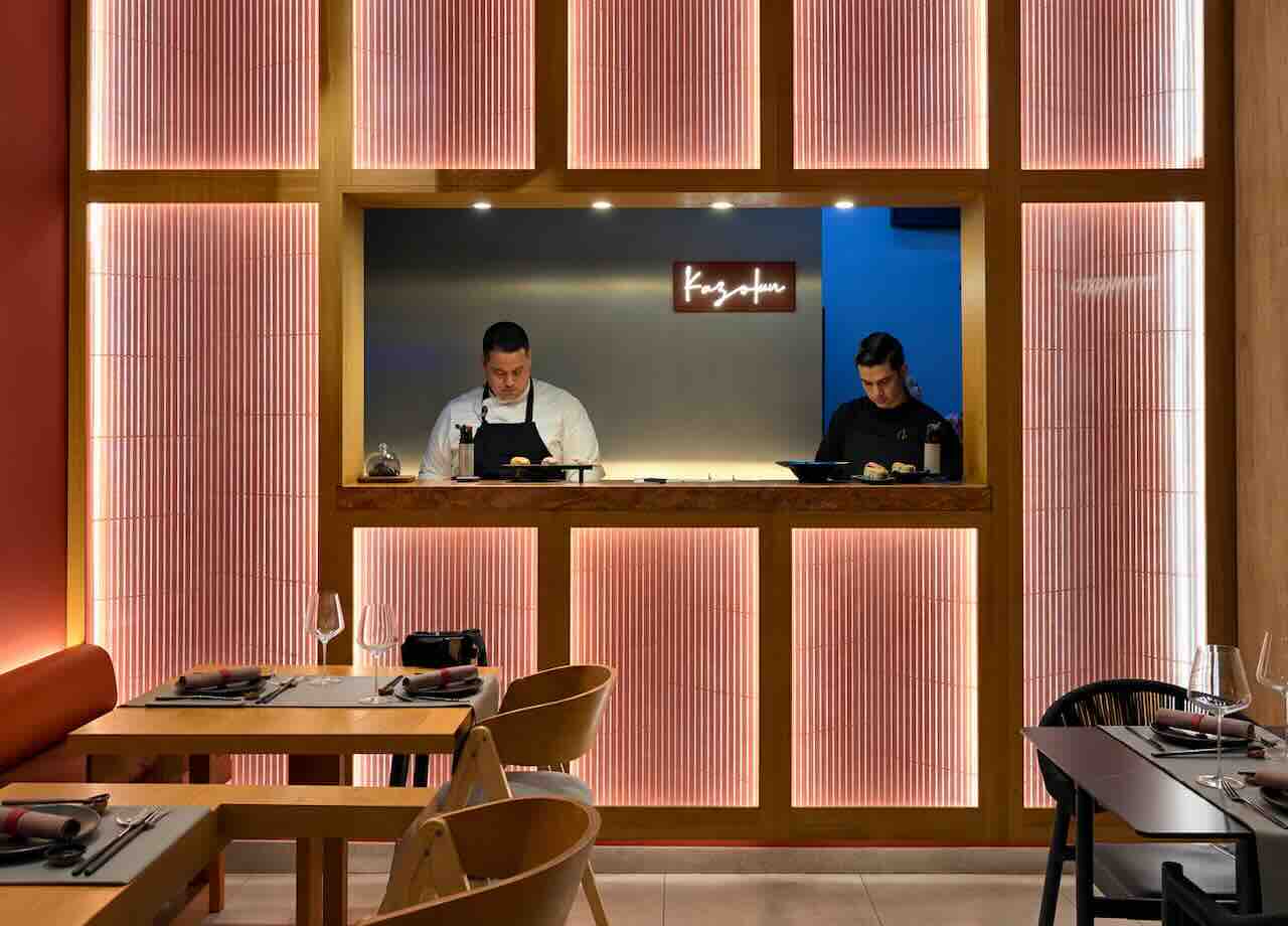 Cocina abierta de Kazoku Izakaya en Santa Cruz de Tenerife