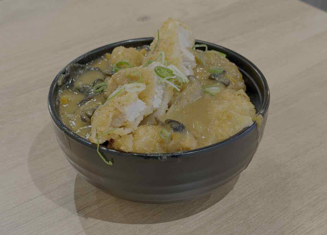 Katsukare Don con curry japonés UMAMI Somo