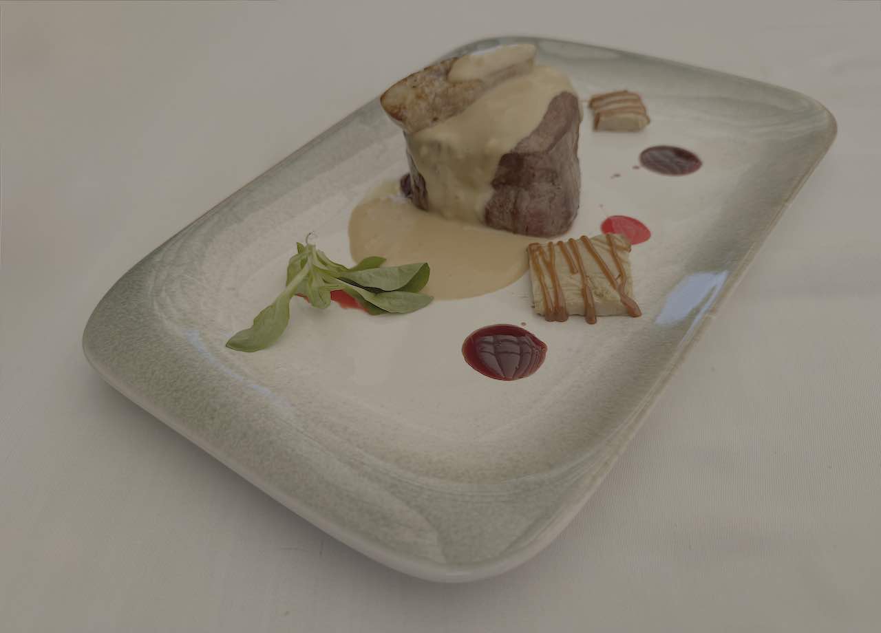 Solomillo de vaca con cuatro texturas de foie de El Palacio en Torrelavega