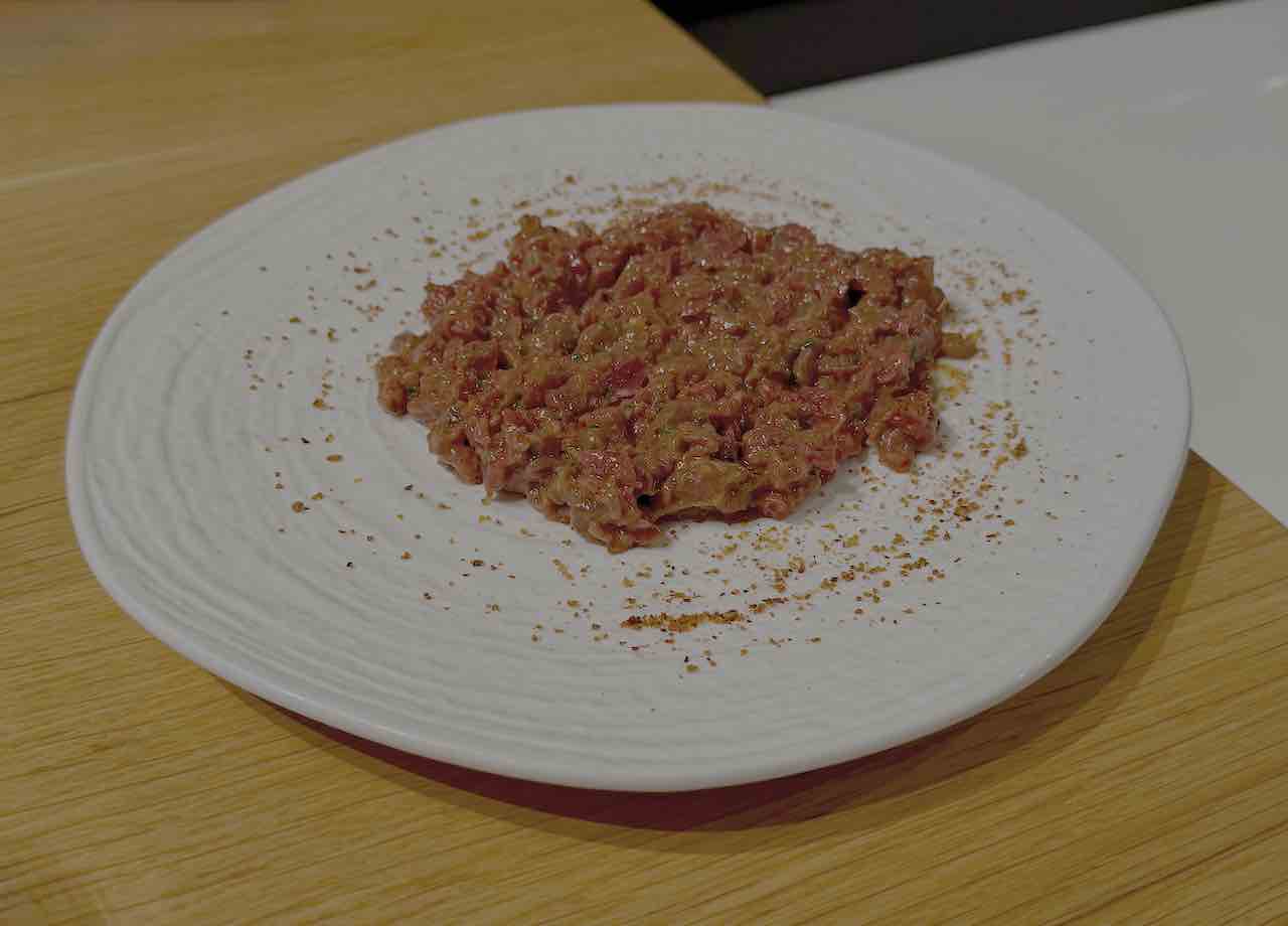 Steak tartar de solomillo de vaca de Bodega Cigaleña en Santander