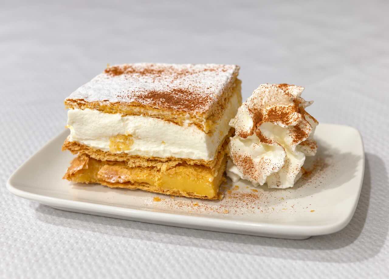 Tarta de hojaldre de Bodega Fuente Dé en Santander